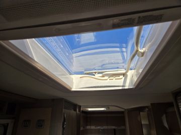 Bürstner BUT660 Luifel | Keuken | Omvormer | Toilet En Douche | Ruim Bed